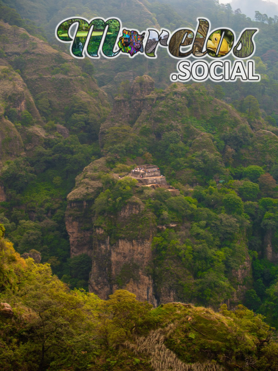 La Casa del Tepozteco sobre una gran meseta en la zona montañosa del Cerro de la Luz